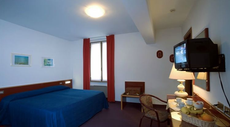New Alexander Hotel Генуя Экстерьер фото