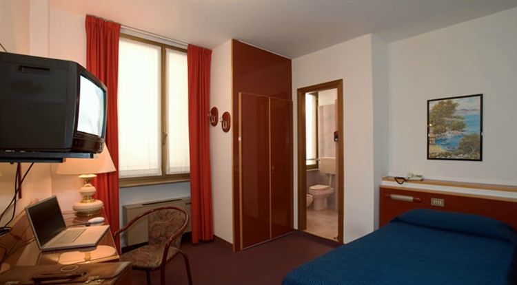 New Alexander Hotel Генуя Экстерьер фото